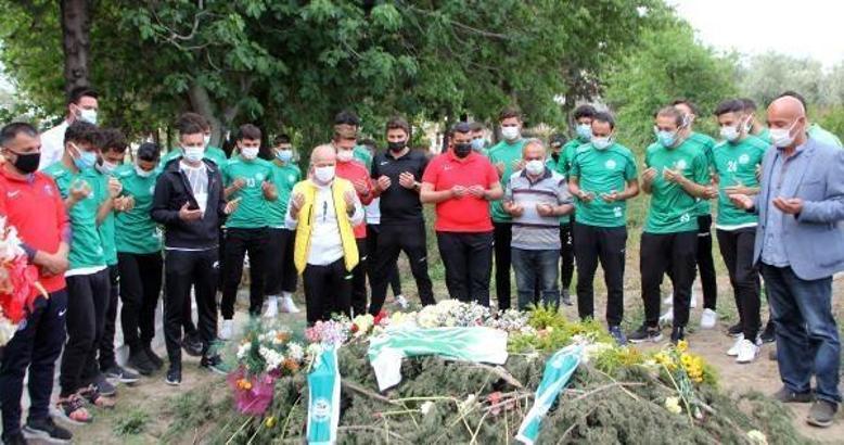 Serik Belediyespor heyetinden başkanın kabrine ziyaret