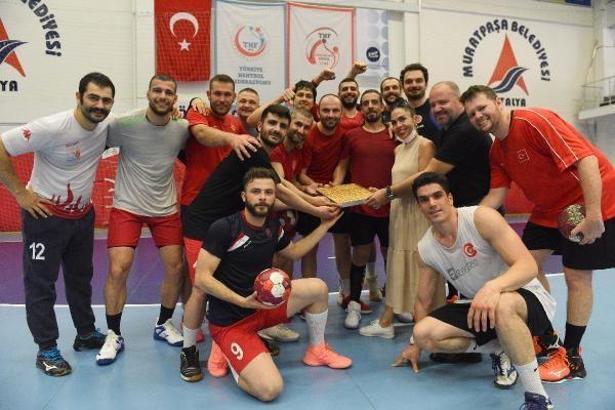 Milli takım Muratpaşa'da kamp yapıyor