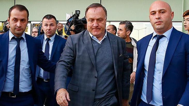 Advocaat bileti aldı, gidiyor!