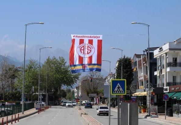 Taraftara bayrak çağrısı