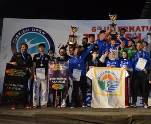 Tuzla Belediyesi sporcuları, Antalya'dan 24 madalyayla döndü