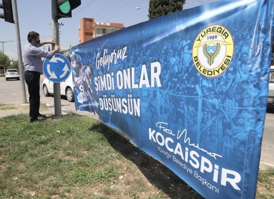 Yüreğir, Adana Demirspor pankartları ile donatıldı