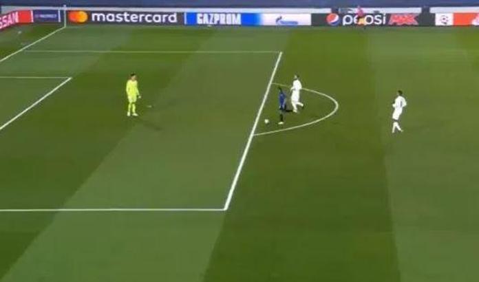 Real Madrid-Atalanta maçında skandal hakem kararı
