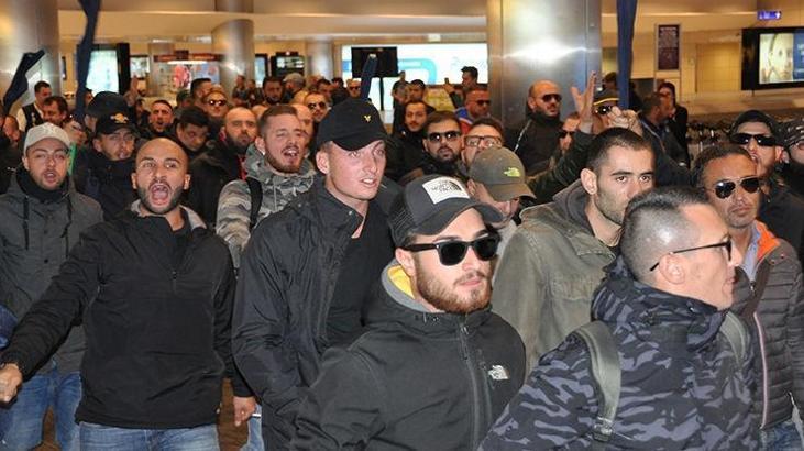 Napoli taraftarları Atatürk Havaalanı'na geldi