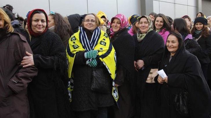 Fenerli kadınlar biletleri kapıştılar