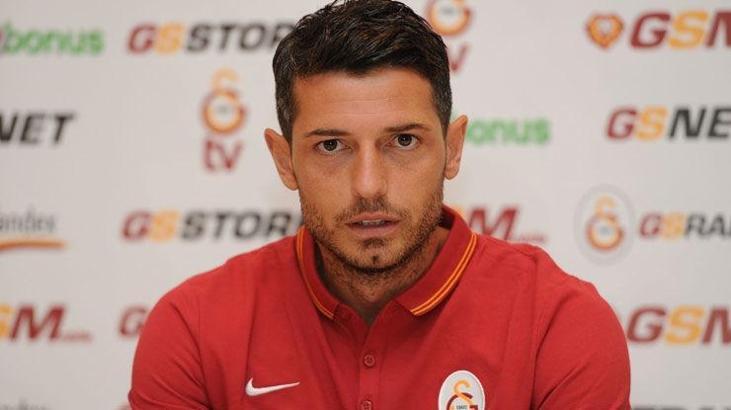 Dzemaili'nin eli kulağında