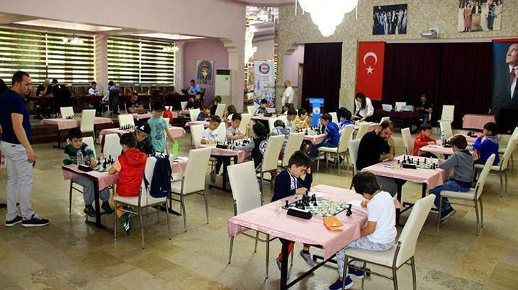 19 Mayıs Atatürk'ü Anma Satranç Turnuvası başladı