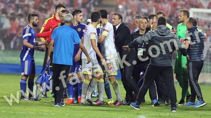 Göztepe - Eskişehirspor maçı tatil edildi