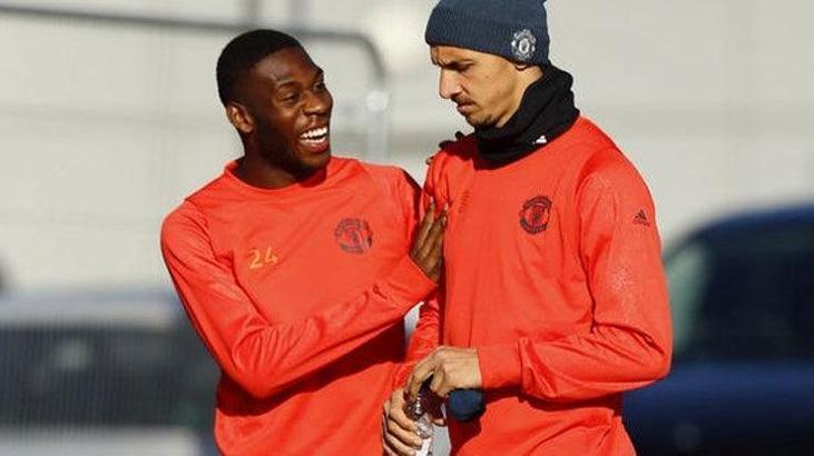 Manchester United Fosu-Mensah'ın sözleşmesini uzattı
