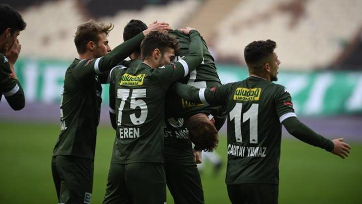 Bursaspor takım oyunuyla gollerini buluyor