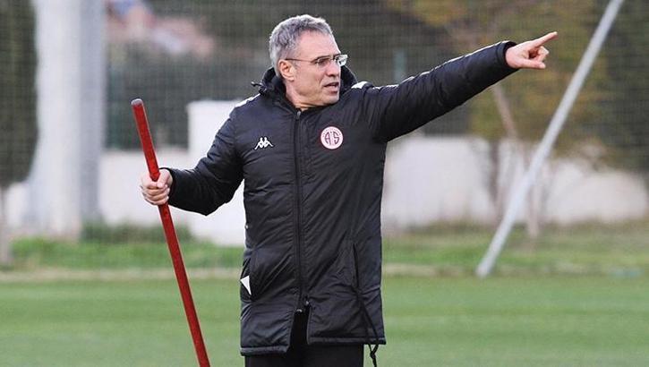 Ersun Yanal, 2021'in yenilmeyen tek teknik direktörü