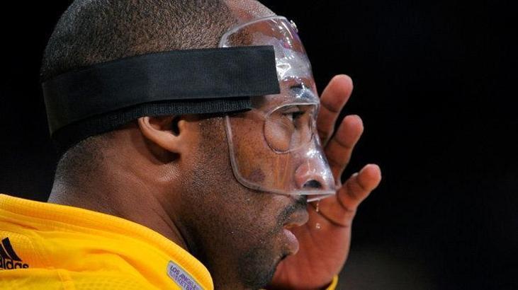 Kobe Bryant'ın maskesi satışa çıkıyor