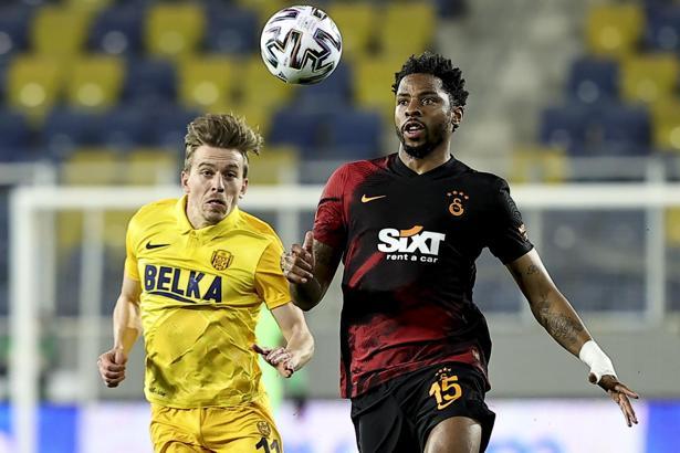Galatasaray'da Christian Luyindama kulübeye, Ryan Donk ilk 11'e