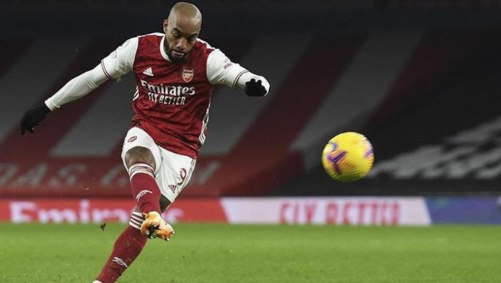 Arteta, Arsenal'den ayrılacağı iddia edilen Lacazette ile ilgili kararını verdi