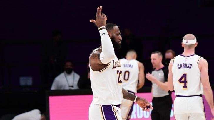 Los Angeles Lakers, Golden State Warriors engelini rahat geçti