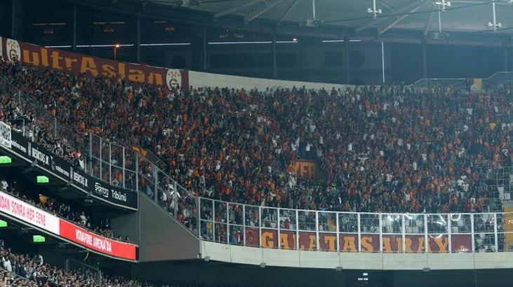 Galatasaraylı taraftarlardan Vodafone Arena'ya zarar!