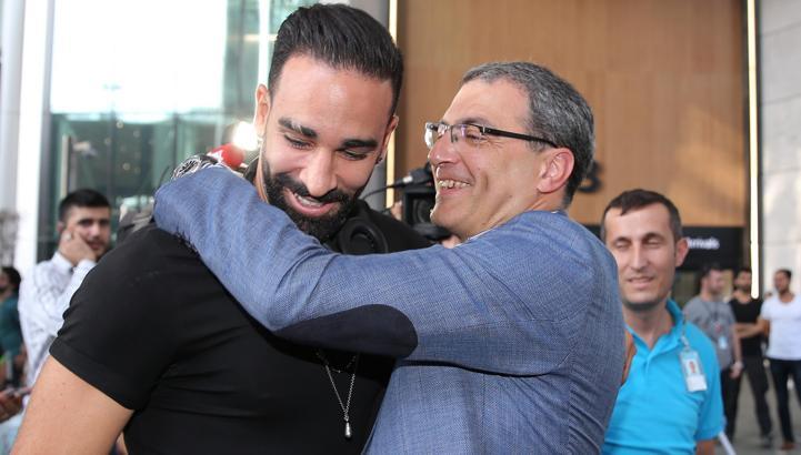 Fenerbahçe, ikinci stoperi Adil Rami'yi getirdi