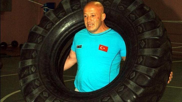 Traktör lastiğiyle şampiyon oldu