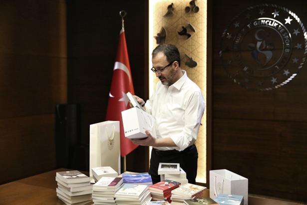Bakan Kasapoğlu'ndan köy okullarına kitap desteği