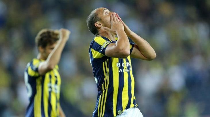 Aatif yine tribüne...