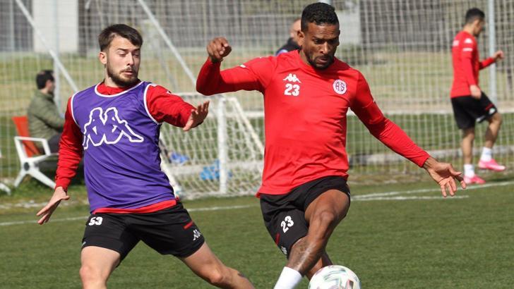 Antalyaspor yıllar sonra Başakşehir'i yenmek istiyor