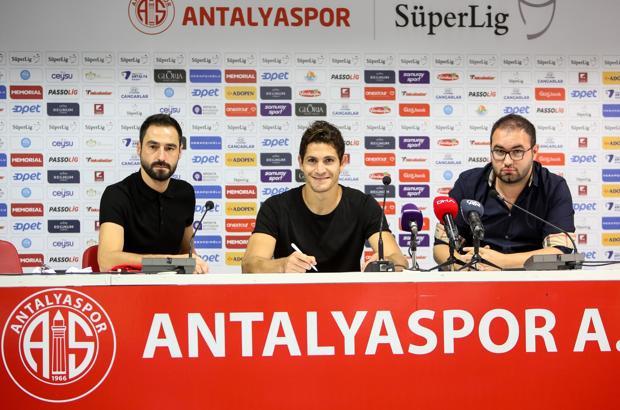 Antalyaspor'un yeni transferi Leschuk imzayı attı