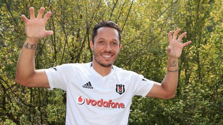Adriano'dan Şenol Güneş'e mesaj: Stoper de oynarım
