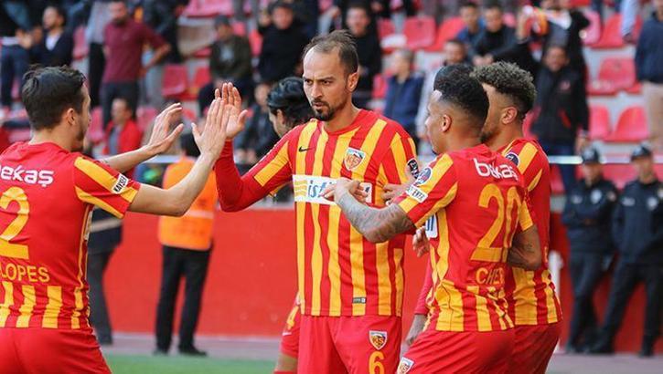 Şamil Çinaz, Kayserispor'dan ayrıldığını duyurdu