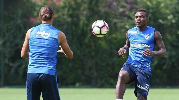 Emenike'nin endişeli bekleyişi