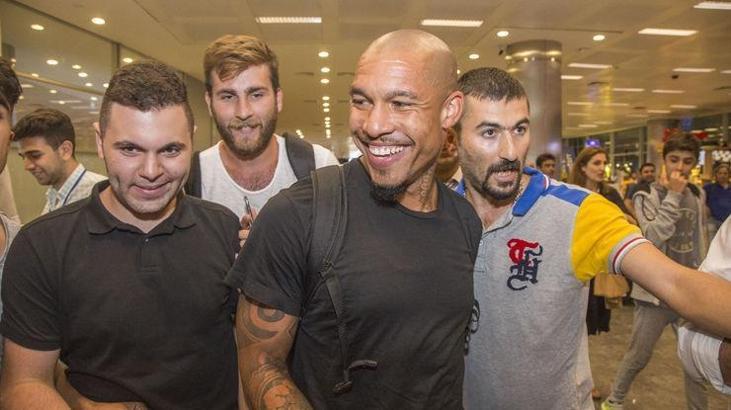 Galatasaray'ın yeni transferi Nigel de Jong İstanbul'da