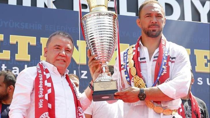 Ali Gürbüz, Antalya Büyükşehir Belediyesi ile yollarını ayırdı
