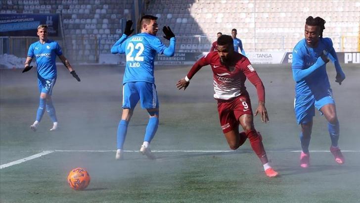 Ömer Erdoğan golcü Boupendza'nın performansından memnun