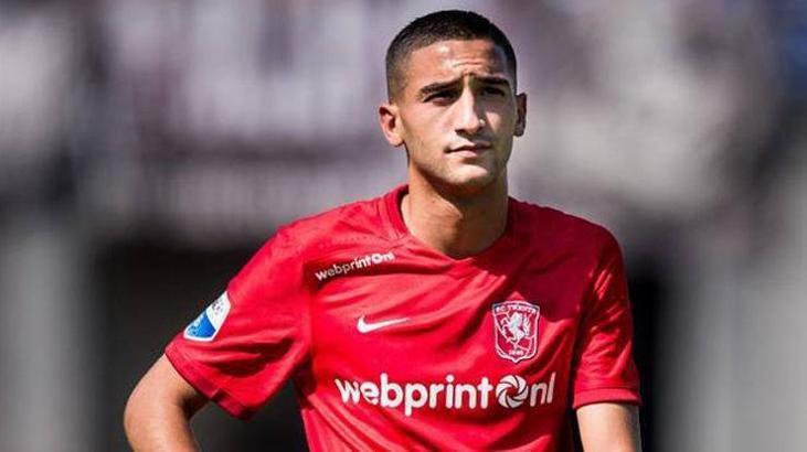 Ziyech ikili oynuyor
