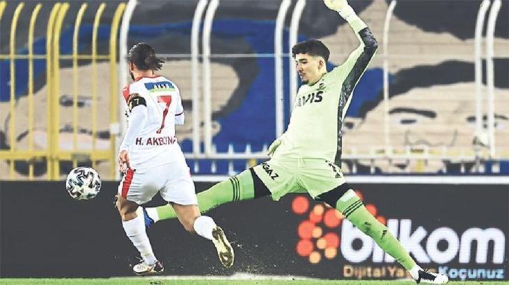 Kaleci Altay'dan hatalı çıkış