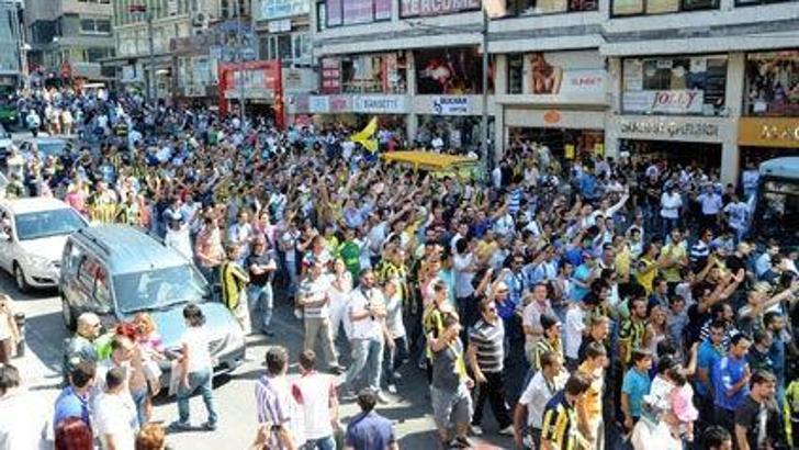 Saat 16:30'da Can Bartu'da