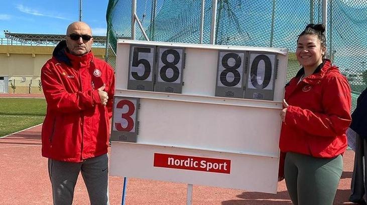 Özlem Becerek rekorunu geliştirdi