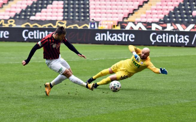 Eskişehirspor, 2020-2021 sezonunun ilk galibiyetini aldı