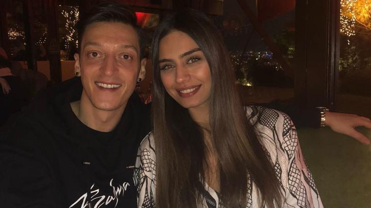 Mesut Özil ve Amine Gülşe imzayı attı!