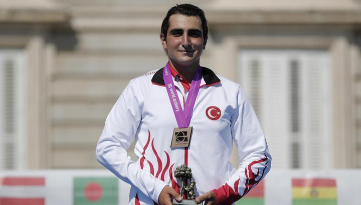 Makaralı yayda Batuhan Akçaoğlu'ndan bronz madalya