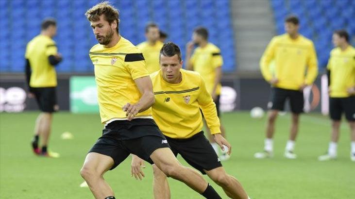 Llorente Sevilla'da kalıyor