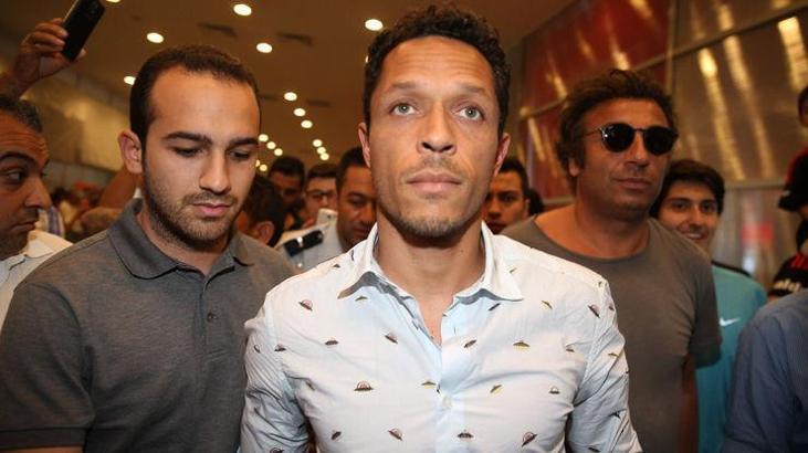 Adriano'nun Beşiktaş'a maliyeti belli oldu