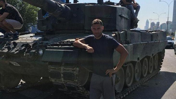 Dusko Tosic'ten tank pozu!