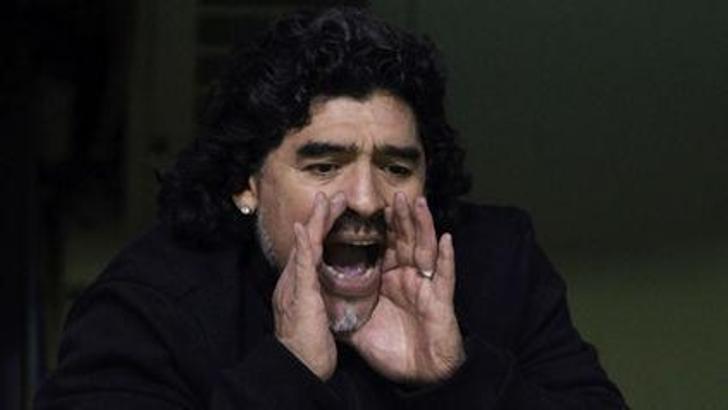 Maradona bombaladı!