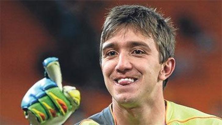 Muslera resmen Cim Bom'da