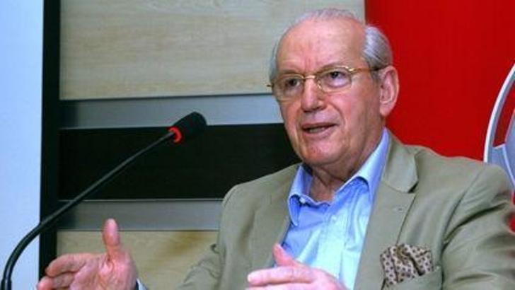 En üst rütbe Şenes Erzik'in