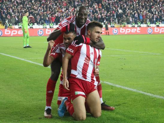 Lider Sivasspor, zirvede yalnız kaldı