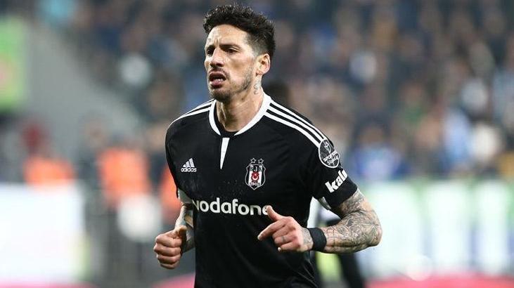 Jose Sosa'dan açıklama! Beşiktaş'tan ayrılıyor...