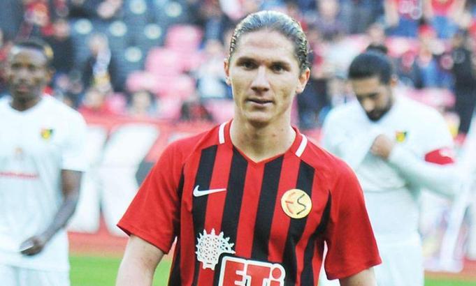 Mehmet Özcan nereli, kaç yaşında? Mehmet Özcan hangi takımlarda oynadı? Hangi takımda oynuyor ve maaşı ne kadar?