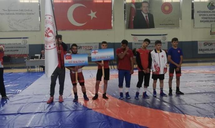 Uluslararası Mehmet Akif Pirim Güreş Turnuvası başladı