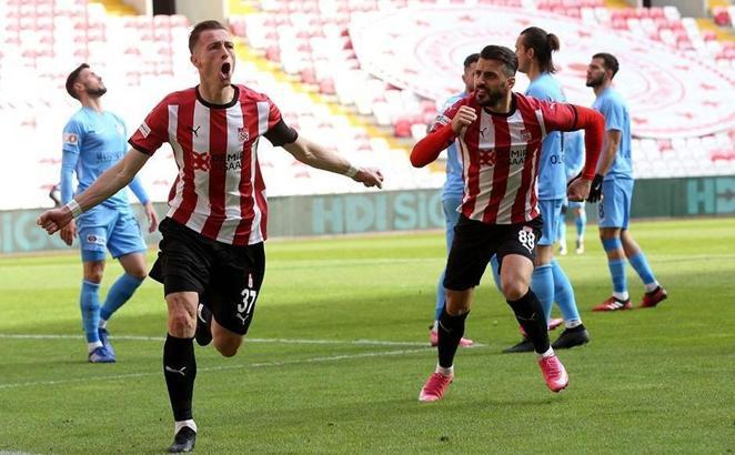 Hakan Arslan nereli, kaç yaşında? Hakan Arslan hangi takımlarda oynadı? Hangi takımda oynuyor ve maaşı ne kadar?
